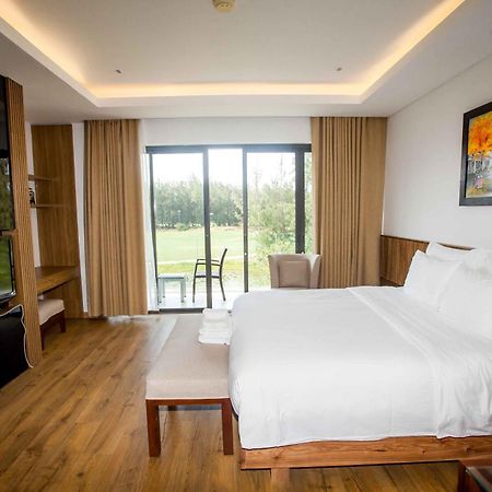 Deluxe Beach Villas By Danatrip Da Nang Exterior foto