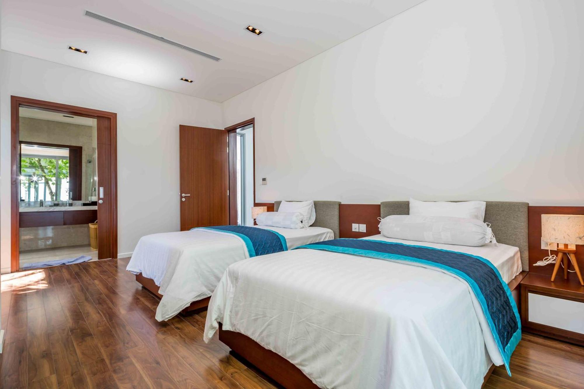 Deluxe Beach Villas By Danatrip Da Nang Exterior foto