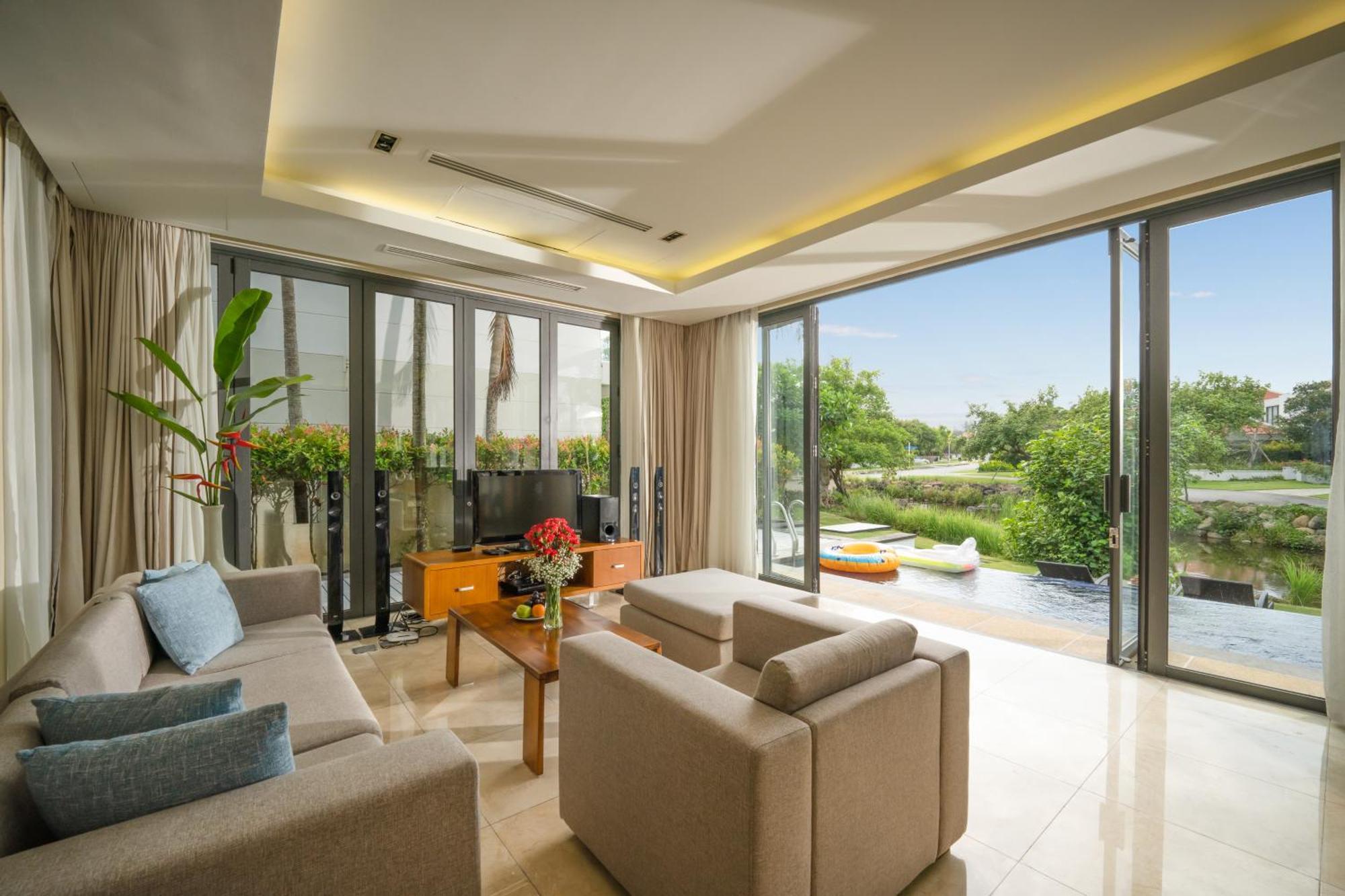 Deluxe Beach Villas By Danatrip Da Nang Exterior foto